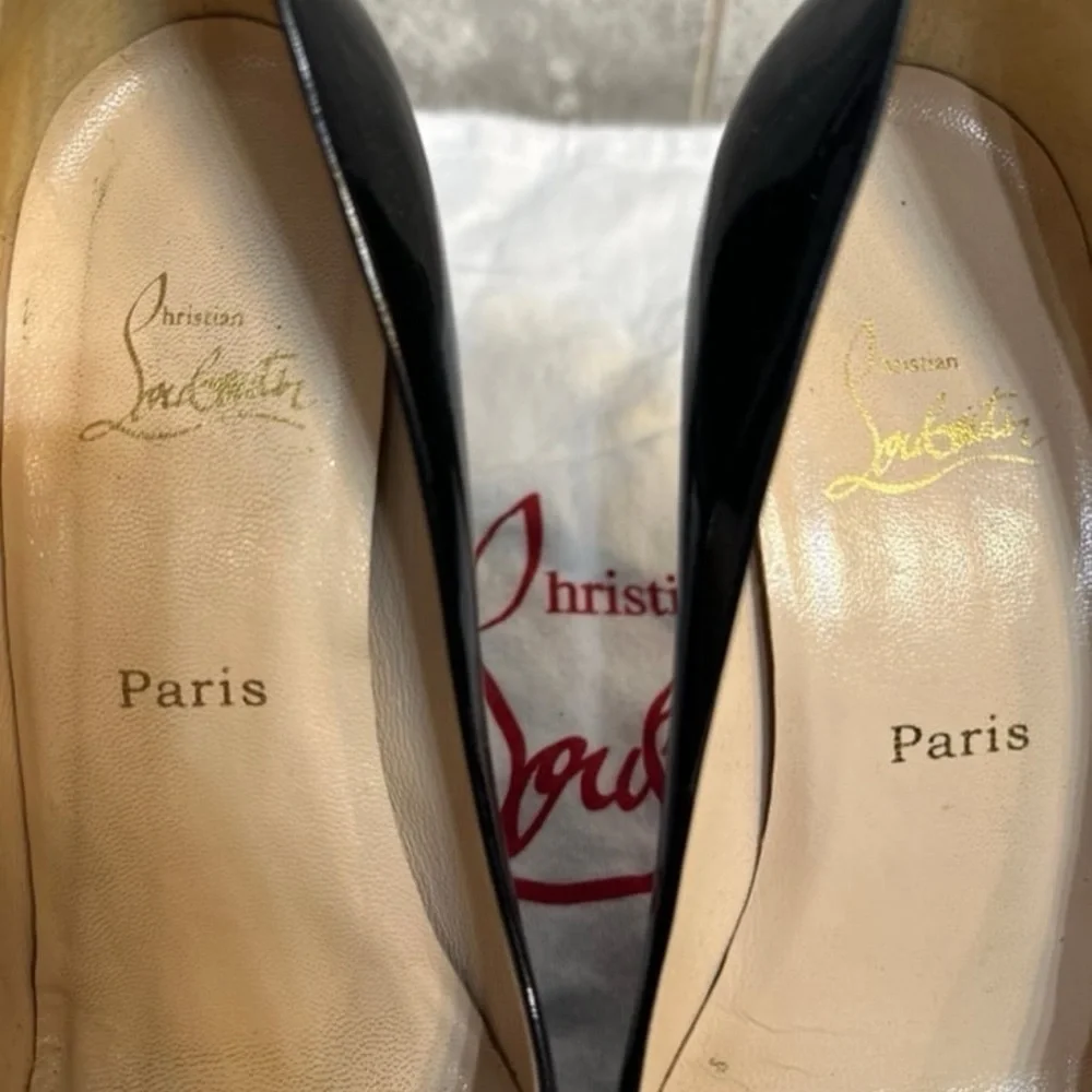 Christian Louboutin Very Privé Black Patent Leather Peep Toe Pumps - Picture 5 of 8